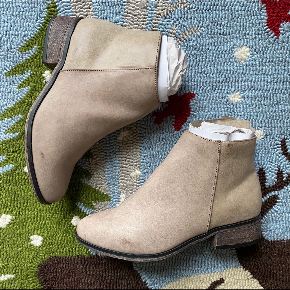 BAMBOO Gray Saber Ankle Boots 6.5
